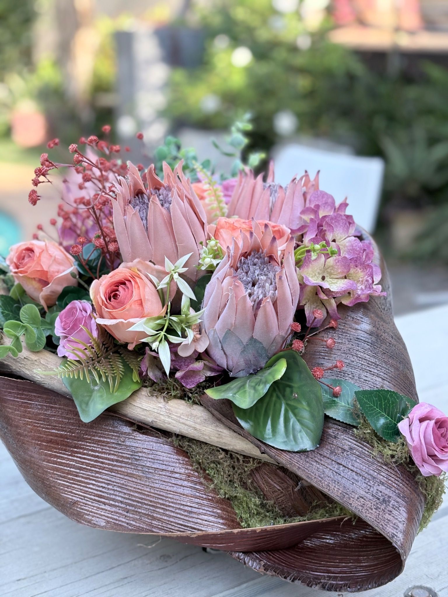 Low sculptural centrepiece