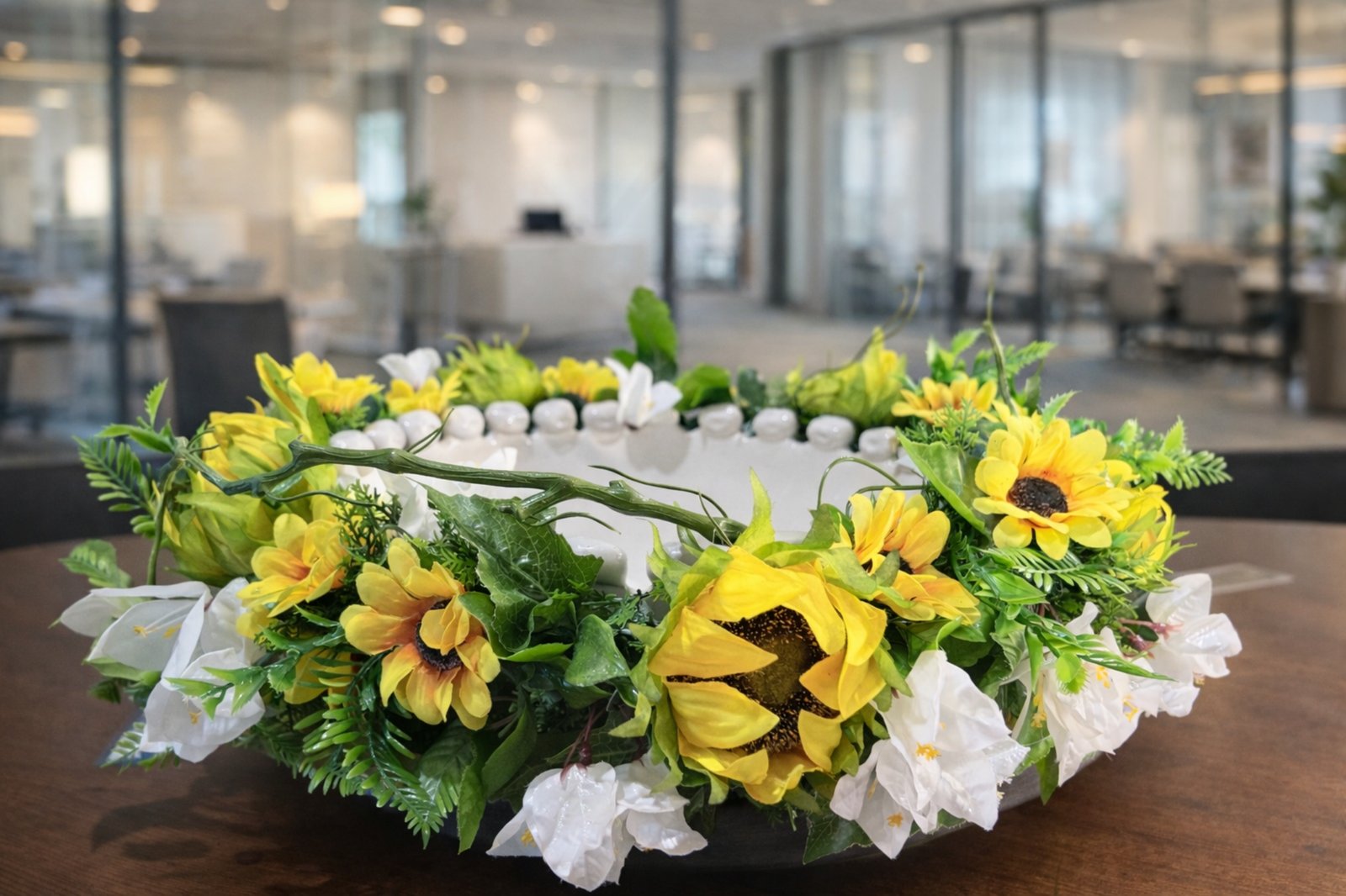 Circular floral reception piece